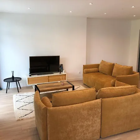 Modern House Next Disneyland بيت للعطل