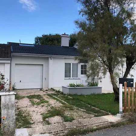 Modern House Next Disneyland بيت للعطل *
