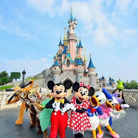 Modern House Next Disneyland بيت للعطل *